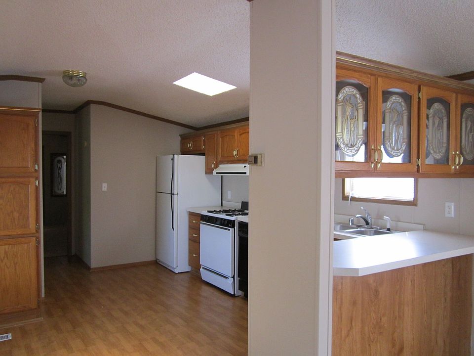 2nd image of 10450-6 Mile Rd #228