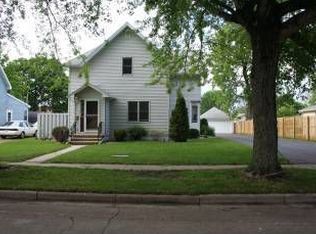 35 1st St NE, Madelia, MN 56062
