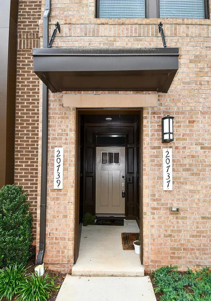 3 bed, 2.5 bath, 2586 sqft, $3,250 — Photo 2