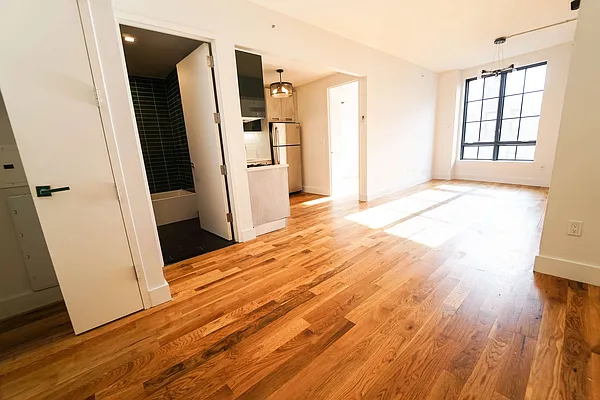 Rented by Manhattan Management LLC | media 84