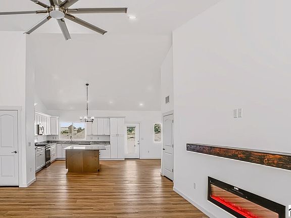 3rd image of 1649 W El Charro Dr