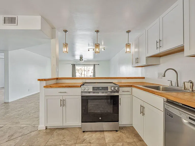 22605 SW 66th Ave #206 — Photo 2