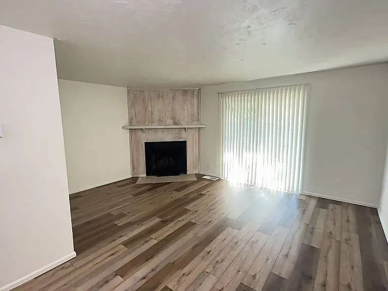1545 Fetters Loop — Photo 6
