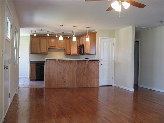 3rd image of 8585 Hallridge Ct
