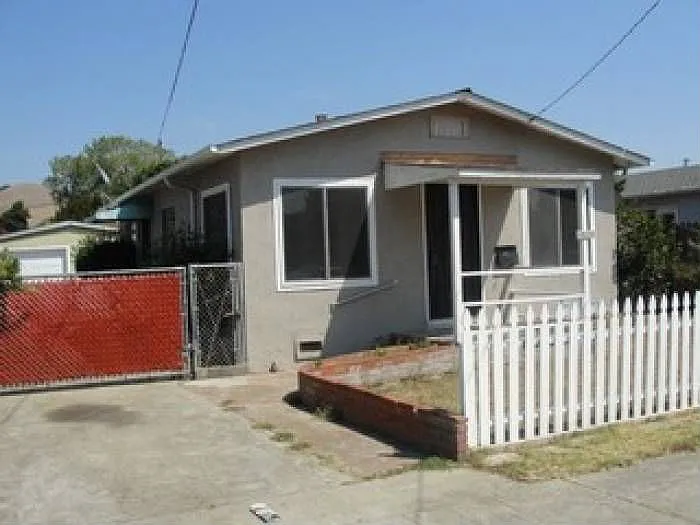 33520 5th St photo 1