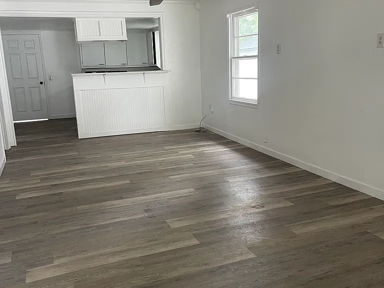 11 N Howard St — Photo 6