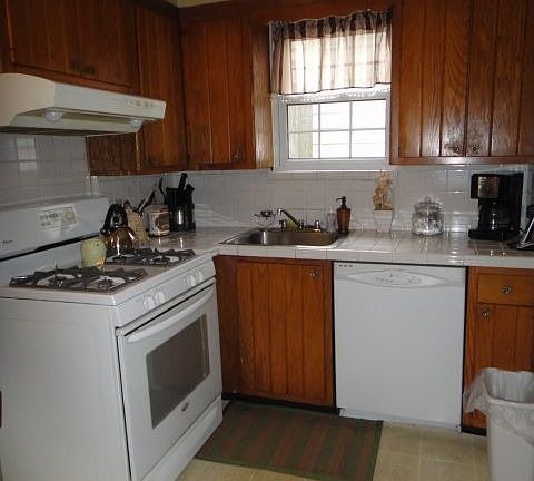 Eat-in kitchen