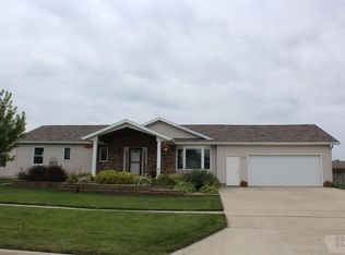 225 W Henschen St, Garner, IA 50438