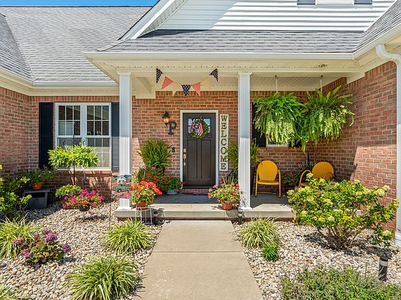 2nd image of 1990 Sophia Ln