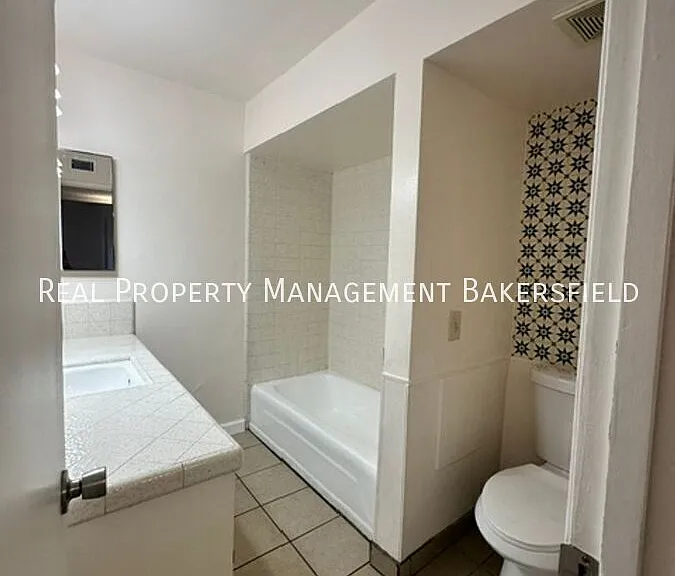 1015 Pacific St #D — Photo 14