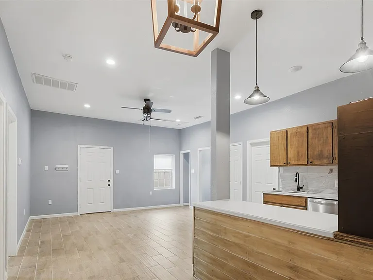 324 Johnson St #B — Photo 9