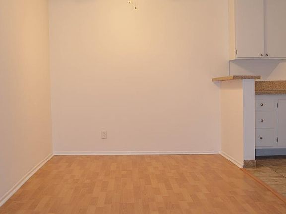 4th image of 1312 Amherst Ave APT 4