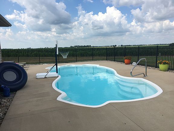 2nd image of 220 Deborah Ct