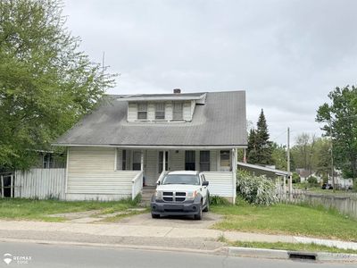 2175 E Bristol Rd, Burton, MI, 48529