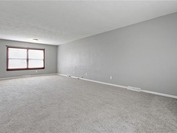 5th image of 206 Washington St