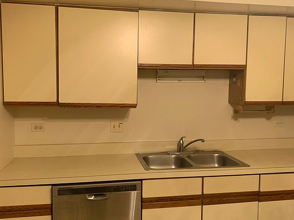 5th image of 4175 Essex Ct