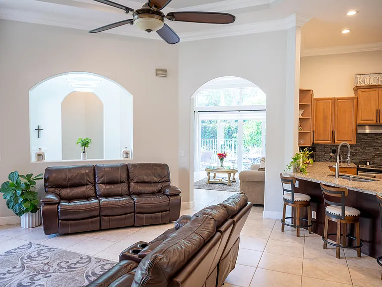 10122 Oak Meadow Ln — Photo 7