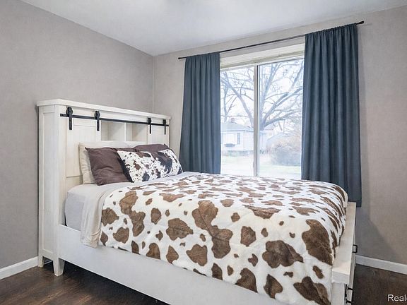 3rd image of 1553 Silman Street