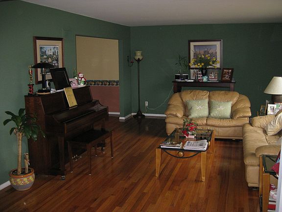 Living Room (20.5x15.4)