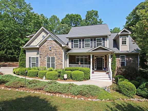 4th image of 438 Northwoods Dr