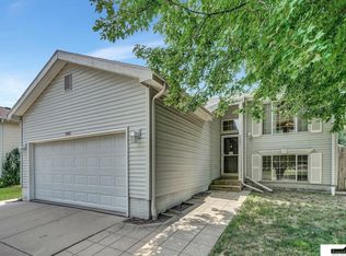 5501 NW Tudor Ln, Lincoln, NE 68521