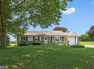 62 Evergreen St, Gordonville, PA 17529