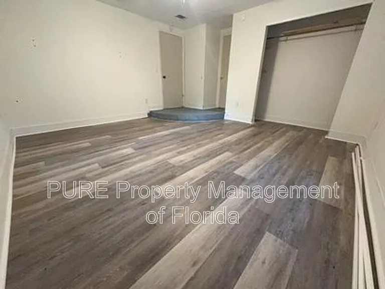 595 NW 100th St #B — Photo 24