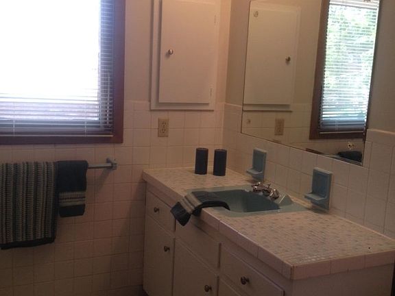 5th image of 4814 Capitol Ave APT 6