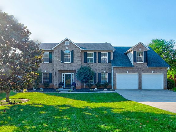 2nd image of 1209 Sparwood Ln