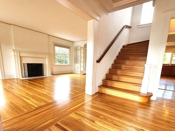 3rd image of 605 Guinda St
