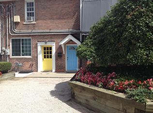 377 Fisher Rd, Grosse Pointe, MI 48230