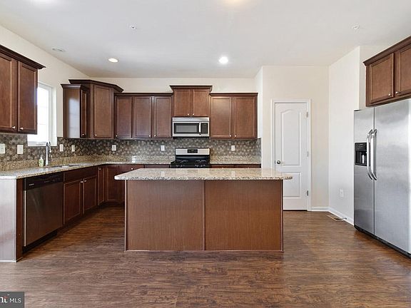 2nd image of 520 Kinglets Roost Ln