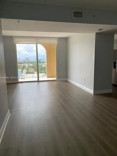 Catalonia Condo — Photo 2