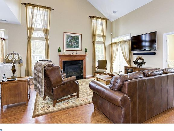 5th image of 7 Murano Dr