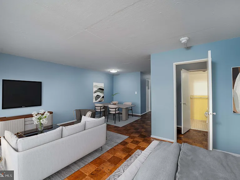 1330 New Hampshire Ave NW #902 — Photo 4