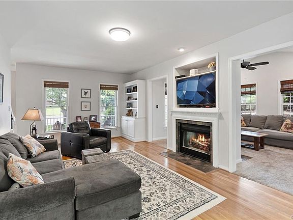 4th image of 9144 Kings Charter Dr