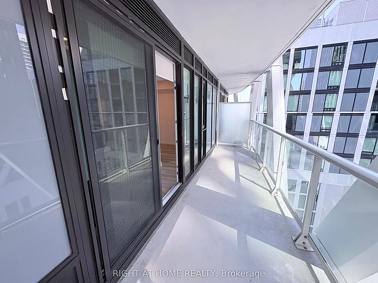 230 Simcoe St #1436 — Photo 20