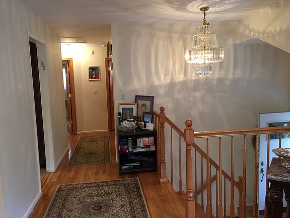 3rd image of 8 Radcliff Dr