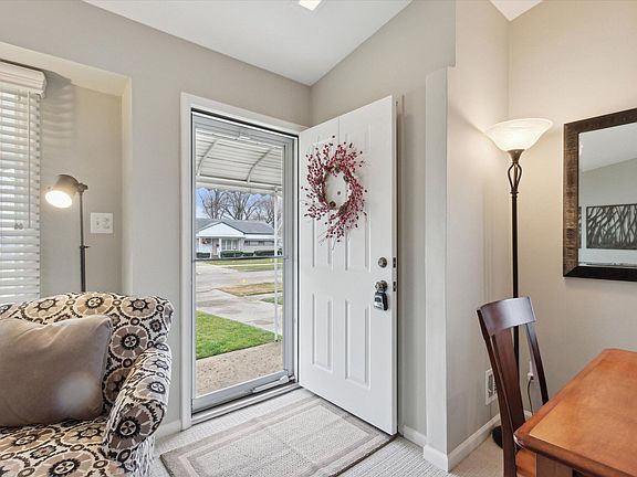 4th image of 29928 Orangelawn St