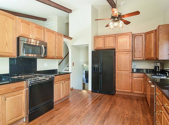 4th image of 225 W Kenilworth Ave