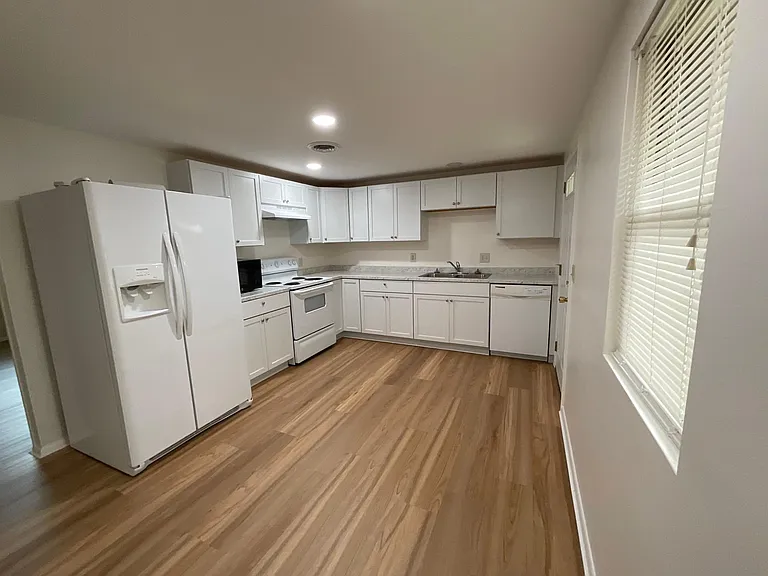 408 Cone St — Photo 12