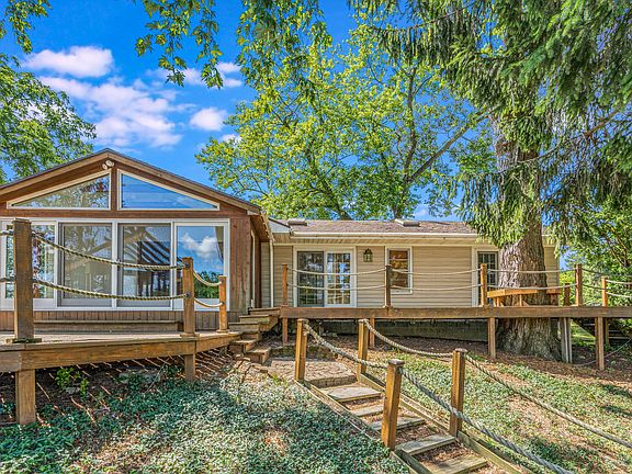 4th image of 2279 Breezy Point Dr NE