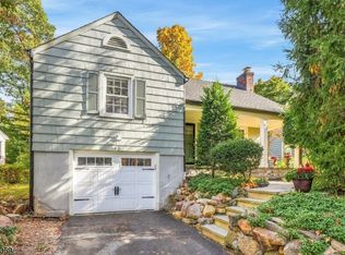 48 Freeman St, Roseland Boro, NJ 07068