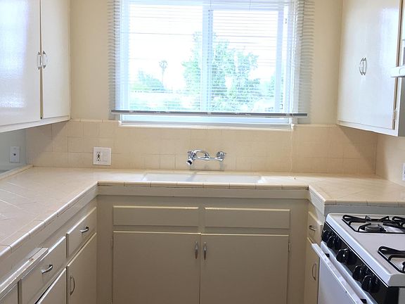 5th image of 20625 Hartland St APT 5