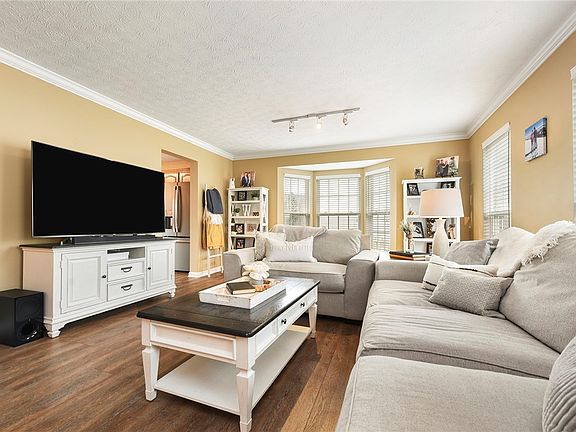 3rd image of 6328 Oyster Bay Ct