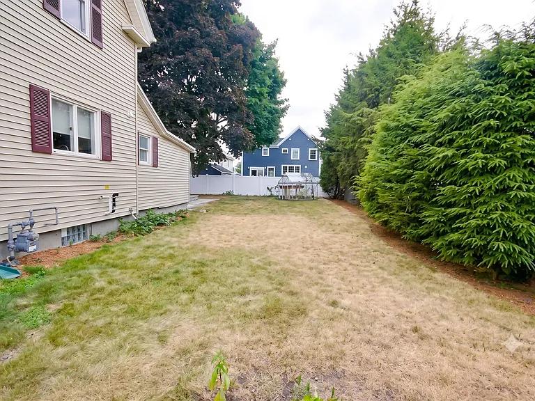 47 Lawrence St — Photo 12