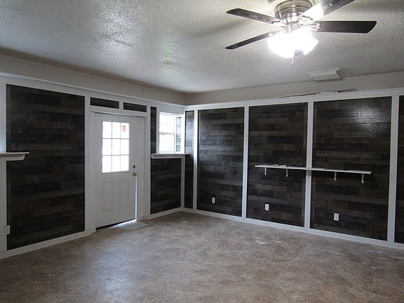 4th image of 900 Hickory Ln