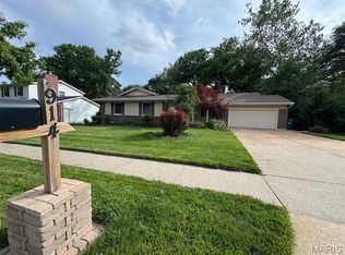 914 Dutch Mill Dr, Ballwin, MO 63011