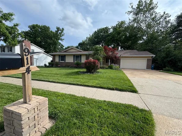 914 Dutch Mill Dr, Ballwin, MO 63011