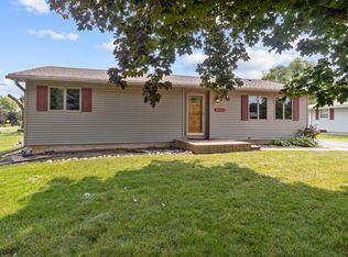 1248 Lake Breeze Rd, Oshkosh, WI 54904